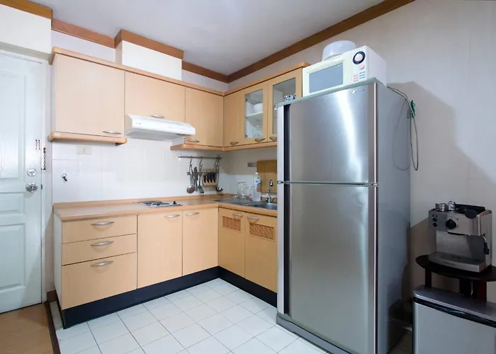 Дом отдыха 1br With Pool Gym Near Bts Phrom Phong Бангкок
