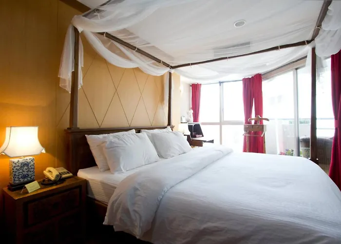 1br With Pool Gym Near Bts Phrom Phong *