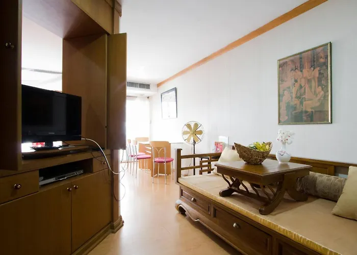 1br With Pool Gym Near Bts Phrom Phong Бангкок